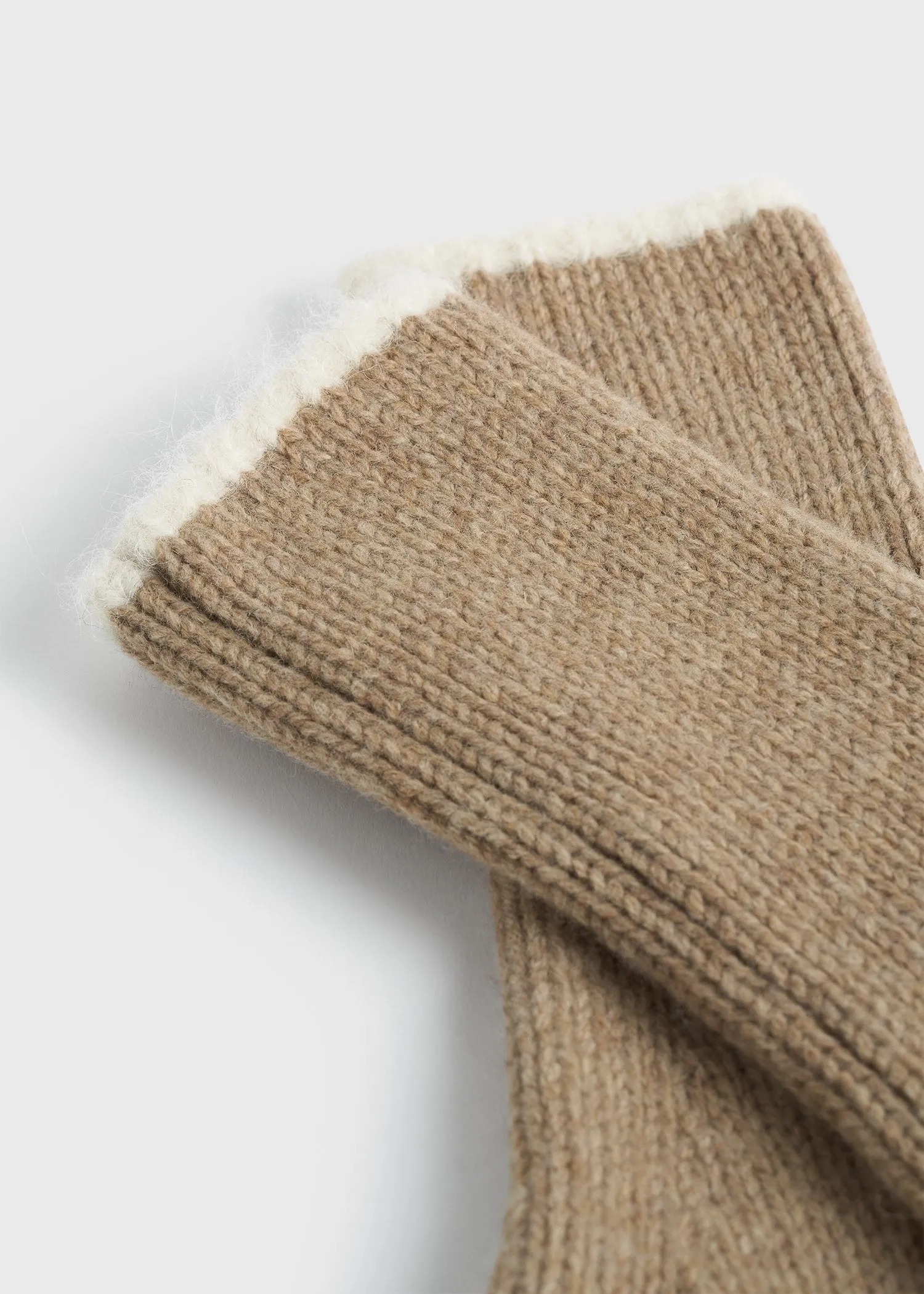 Contrast-edge mittens soft camel