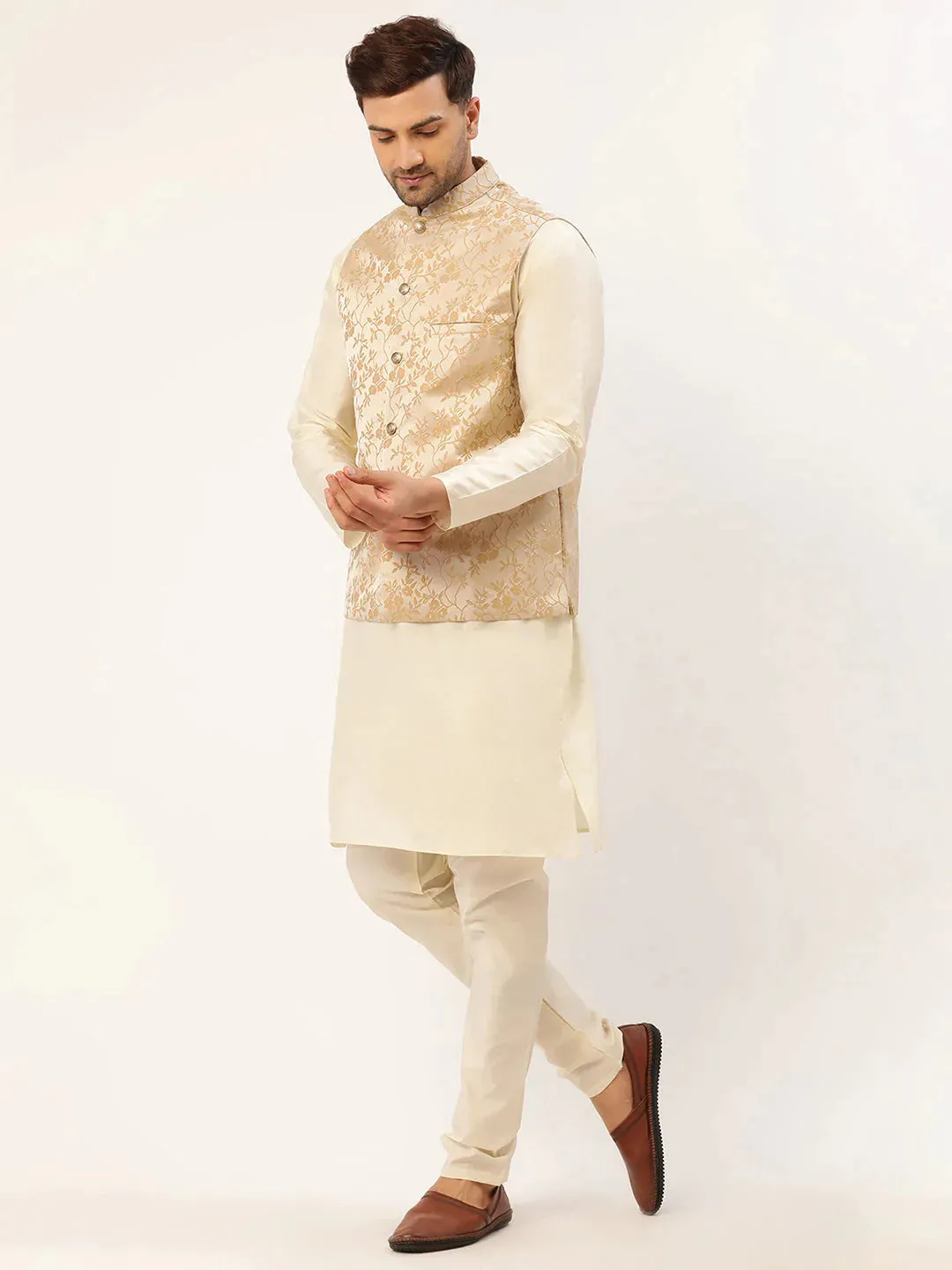 Men'S Solid Kurta Pyjama With Beige Floral Embroidered Nehru Jacket