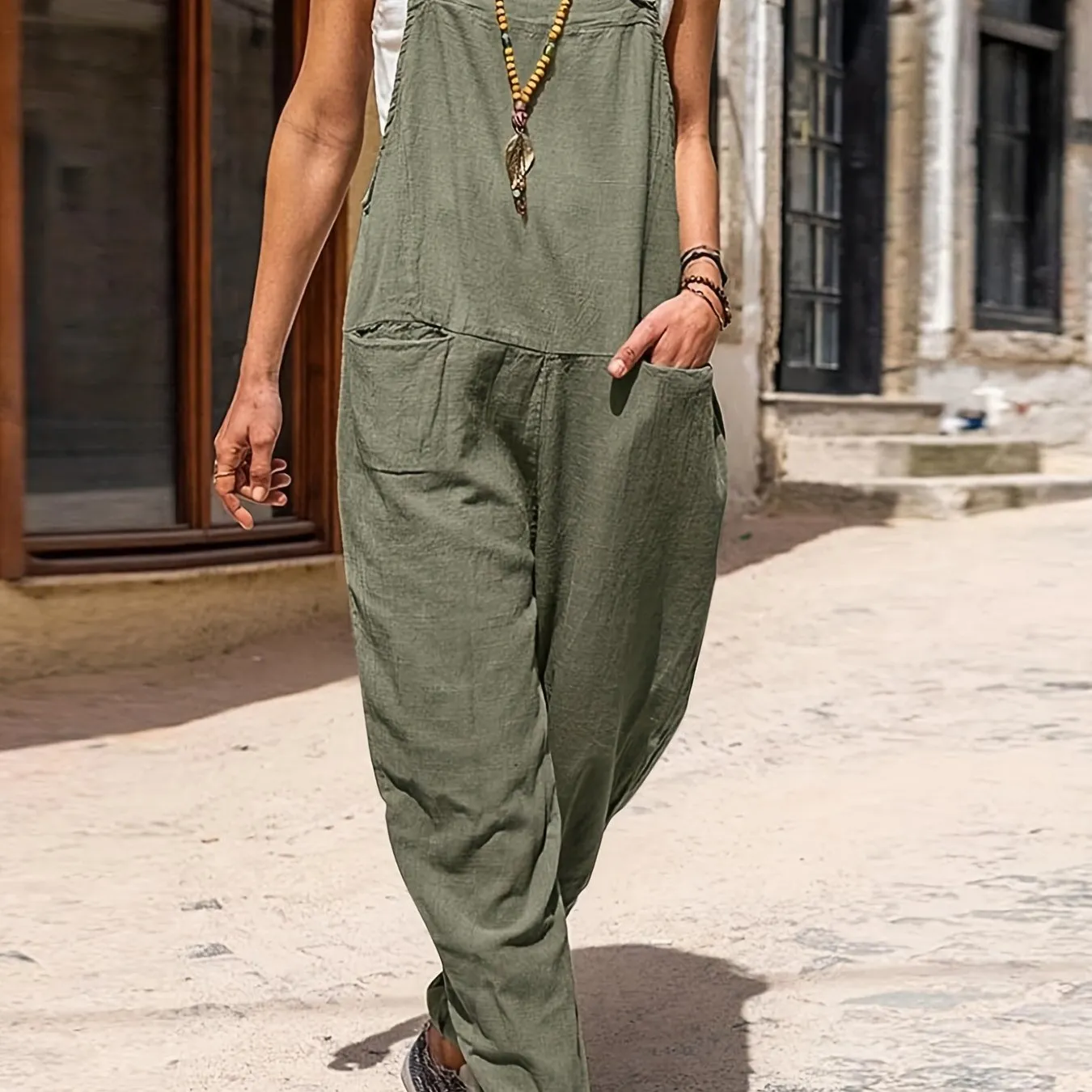 Stylish Sleeveless Jumpsuit Perfect for Womens Casual Wardrobe