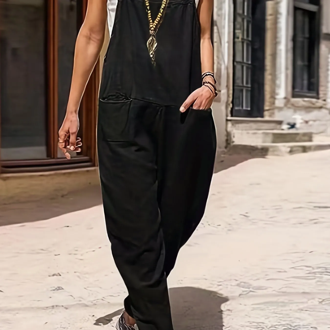 Stylish Sleeveless Jumpsuit Perfect for Womens Casual Wardrobe